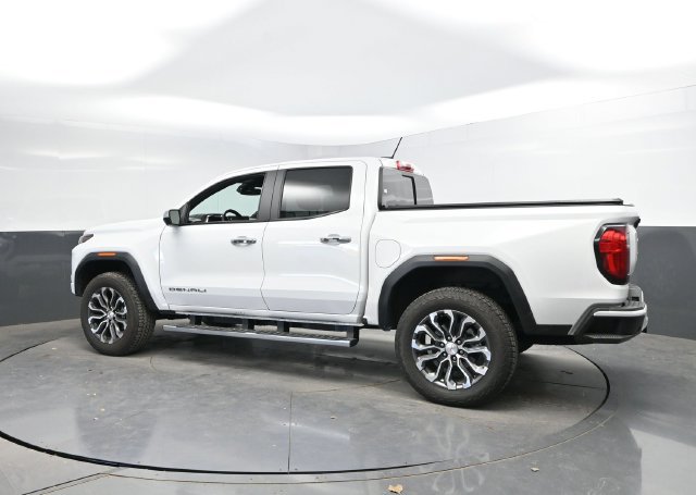 Used 2024 GMC Canyon Denali AWD/4WD image 8