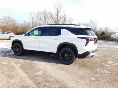 New 2026 Chevrolet Traverse LT w/ LPO, Floor Liner Package image 5