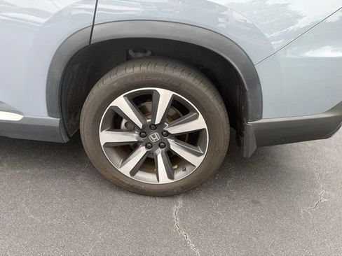 Used 2025 Honda Pilot Touring image 9