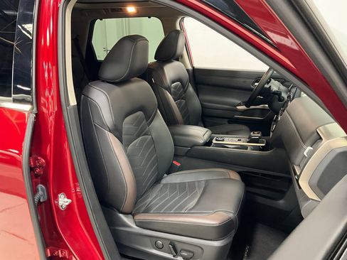 Used 2024 Nissan Pathfinder Platinum w/ Cargo Package AWD/4WD image 8
