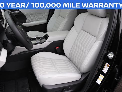 Used 2025 Mitsubishi Outlander AWD image 3