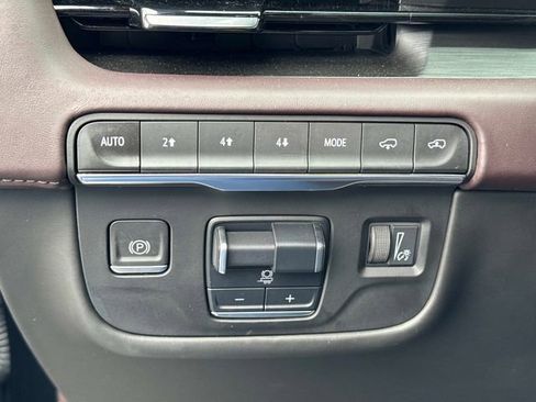 Used 2023 Cadillac Escalade Sport Platinum w/ LPO, ONYX Package image 32