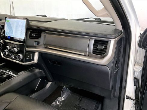 Used 2022 Ford Expedition Max XLT AWD/4WD image 16