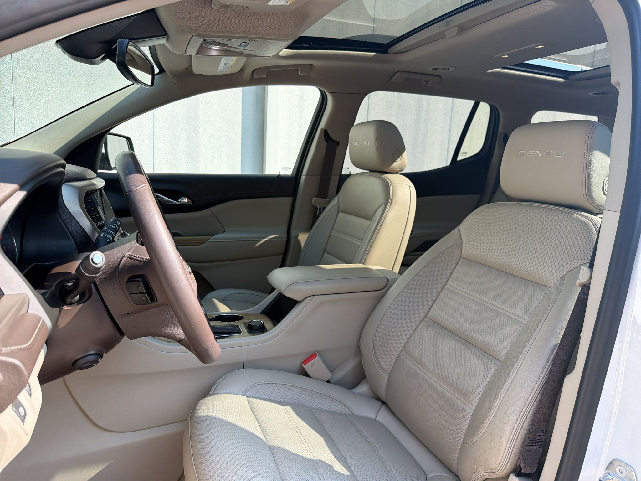 Used 2019 GMC Acadia Denali w/ Technology Package FWD image 11