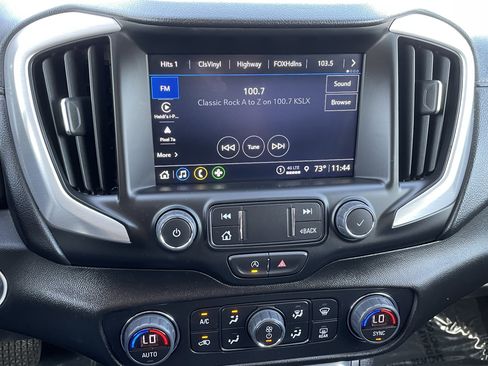 Used 2024 GMC Terrain SLT image 28