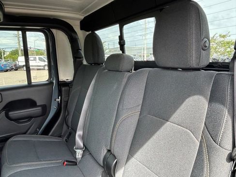 Used 2024 Jeep Gladiator Sport AWD/4WD image 53