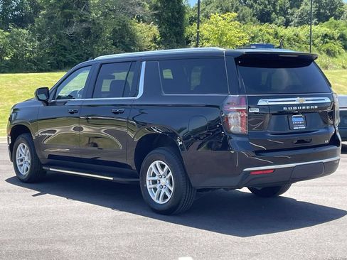 Used 2024 Chevrolet Suburban LT RWD image 5