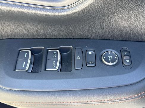 Used 2025 Honda HR-V Sport image 15