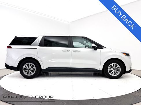 Used 2024 Kia Carnival LX FWD image 38