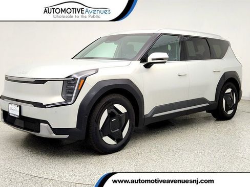 Used 2026 Kia EV9 Wind AWD/4WD image 1