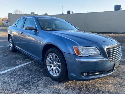 Used 2011 Chrysler 300 Limited RWD image 3
