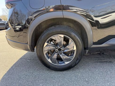 Used 2024 Nissan Rogue SV FWD image 11