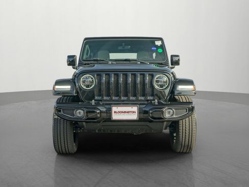 Used 2022 Jeep Wrangler Unlimited Sahara image 2