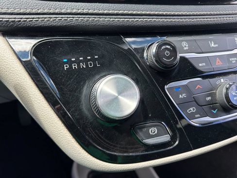 Used 2022 Chrysler Pacifica Touring-L FWD image 20