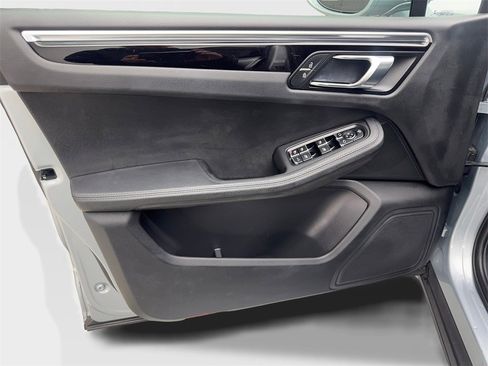 Used 2022 Porsche Macan image 30