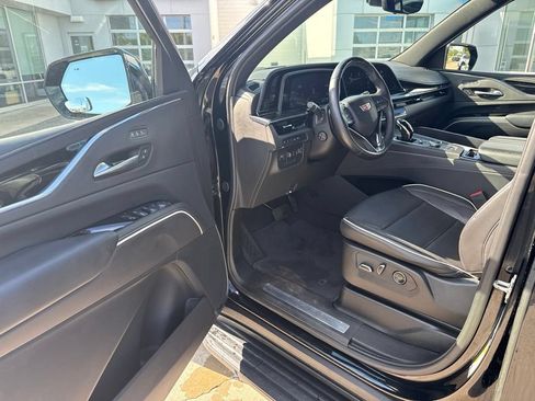 Used 2024 Cadillac Escalade ESV Sport AWD/4WD image 11