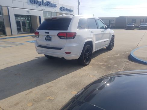Used 2022 Jeep Grand Cherokee Laredo X RWD image 7