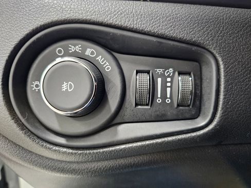 Used 2023 Jeep Renegade Trailhawk AWD/4WD image 22