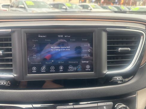 Used 2020 Chrysler Voyager Lxi FWD image 24