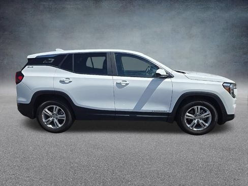 Used 2024 GMC Terrain SLE FWD image 2