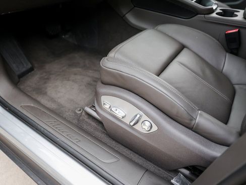 Certified 2025 Porsche Macan image 14