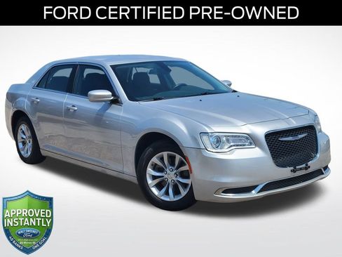 Used 2021 Chrysler 300 Touring RWD image 1