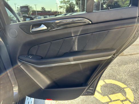 Used 2015 Mercedes-Benz GL 550 4MATIC w/ Accessory Chrome Package image 36