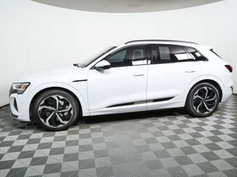 Used 2024 Audi Q8 e-tron Premium Plus AWD/4WD image 15