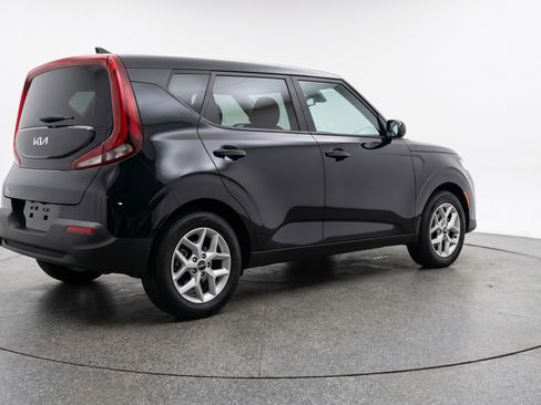 Used 2025 Kia Soul LX w/ LX Technology Package FWD image 9