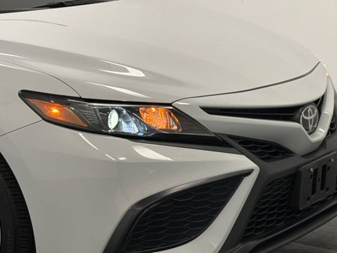 Used 2024 Toyota Camry SE FWD image 2