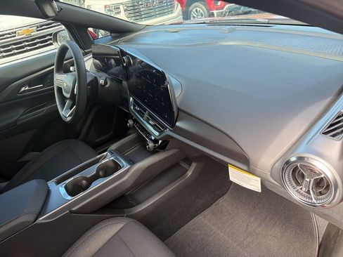 New 2026 Chevrolet Equinox EV LT image 20