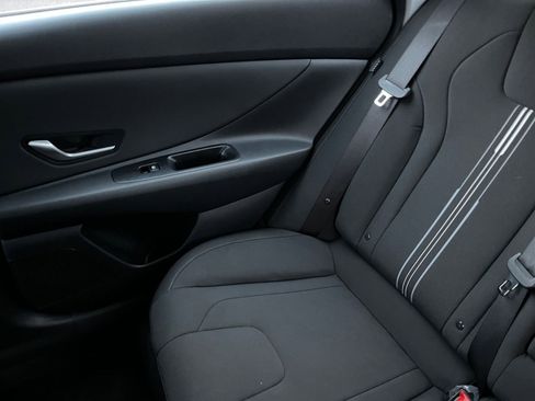 Used 2025 Hyundai Elantra SEL image 39