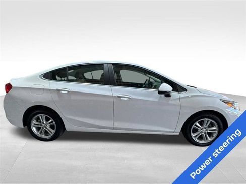 Used 2016 Chevrolet Cruze LT FWD image 4
