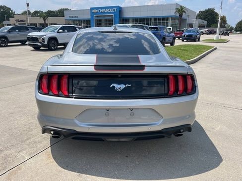 Used 2021 Ford Mustang Premium image 5
