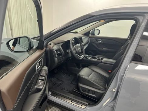 Used 2023 Nissan Rogue Platinum w/ Platinum Premium Package AWD/4WD image 12