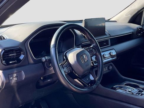 Used 2025 Honda Pilot Black Edition image 9