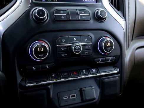 Used 2019 Chevrolet Silverado 1500 LT w/ Convenience Package AWD/4WD image 15