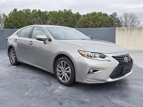 Used 2016 Lexus ES 300h image 2