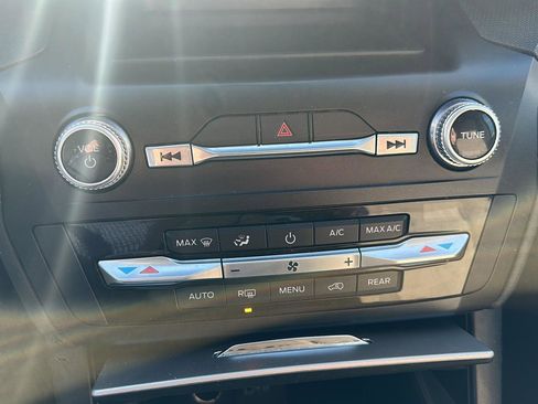 Used 2020 Ford Explorer 2WD image 18