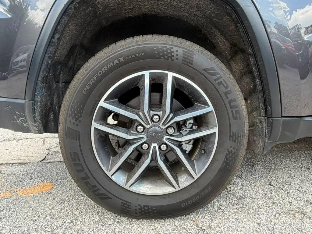 Used 2020 Jeep Grand Cherokee Laredo w/ 18" Wheel & 8.4" Radio Group RWD image 21
