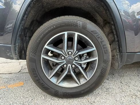 Used 2020 Jeep Grand Cherokee Laredo w/ 18" Wheel & 8.4" Radio Group RWD image 21