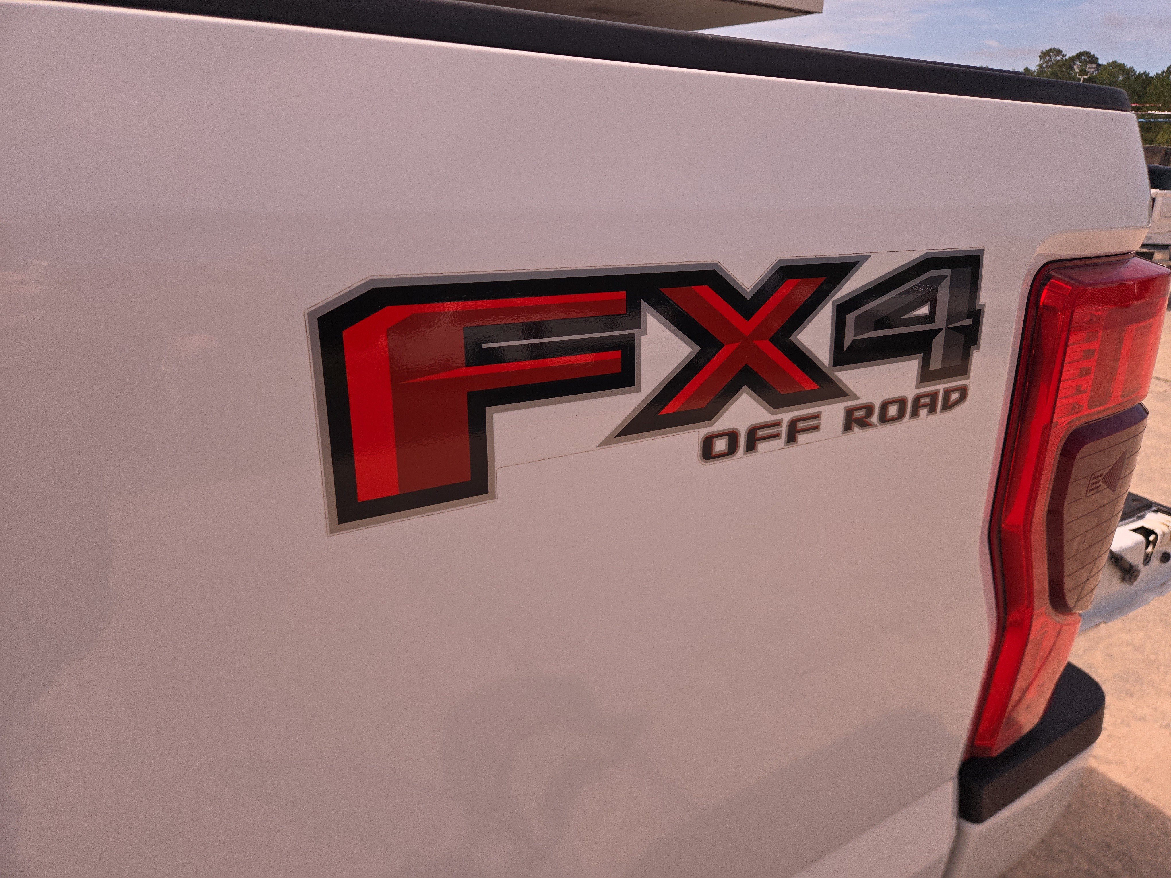 Used 2020 Ford F250 Platinum w/ FX4 Off-Road Package AWD/4WD image 26