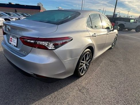 Certified 2022 Toyota Camry XLE image 5