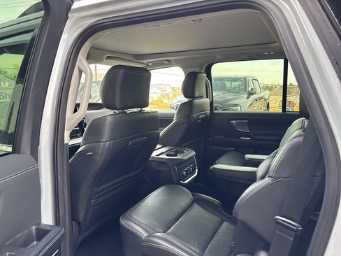 Used 2025 Ford Expedition Platinum image 8