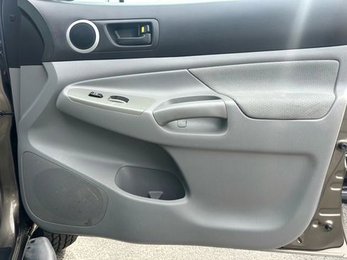 Used 2011 Toyota Tacoma PreRunner image 20