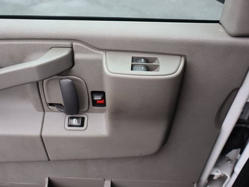 Used 2018 Chevrolet Express 2500 Extended image 20