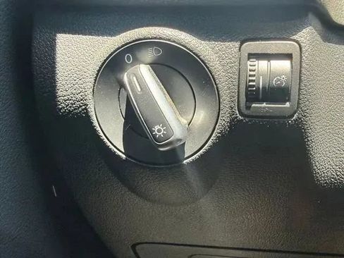 Used 2018 Volkswagen Tiguan Limited w/ Premium Package FWD image 17