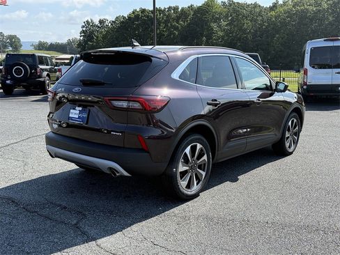 Used 2023 Ford Escape Platinum w/ Premium Technology Package image 7