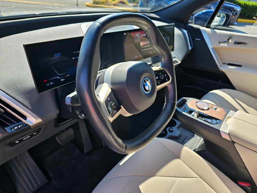 Used 2023 BMW iX xDrive50 w/ Premium Package AWD/4WD image 26