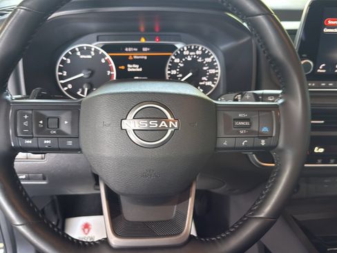 Used 2025 Nissan Rogue SV FWD image 15